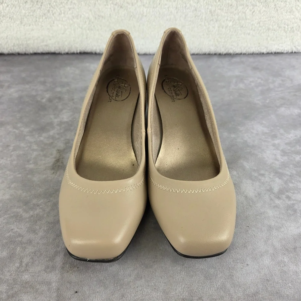 LifeStride Groovy Tan Wedge Pumps Womens Size 7M Square Toe Comfort Shoes S1943